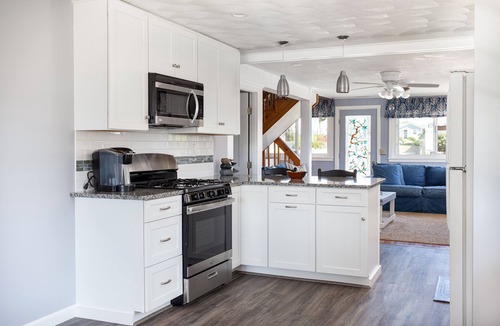 Narragansett House | Steps to Beach, Ocean Views, Sleeps 13