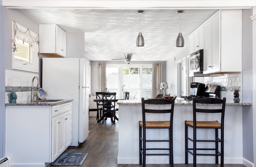 Narragansett House | Steps to Beach, Ocean Views, Sleeps 13