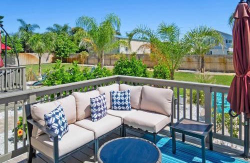 Crescent Beach House | Steps to Beach Patio Fire Pit Tropical Oasis