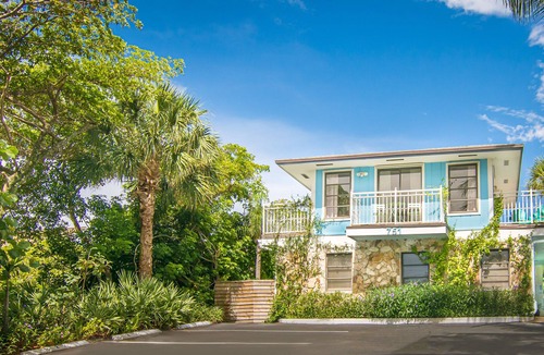 Juno Beach House | Steps to Beach, Private Boutique Bungalow