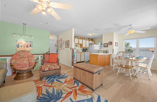Surfcrest Village House | Steps to beach & restuarants and Pet Friendly!