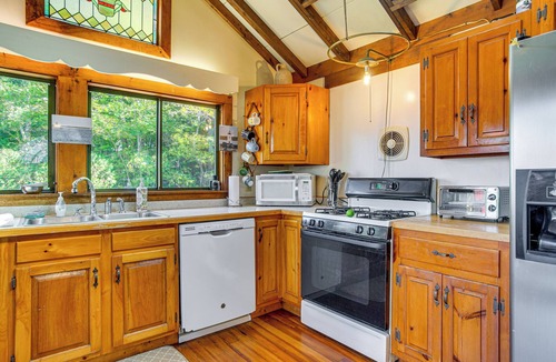 Cotuit House | Steps to Beach: Timeless Home w/Cotuit Bay View!