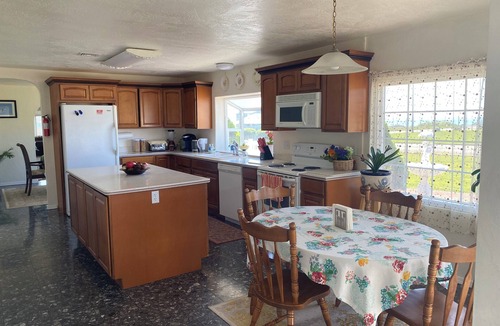 Crescent City House | Steps to beach!