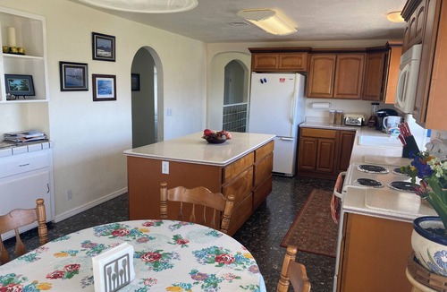 Crescent City House | Steps to beach!