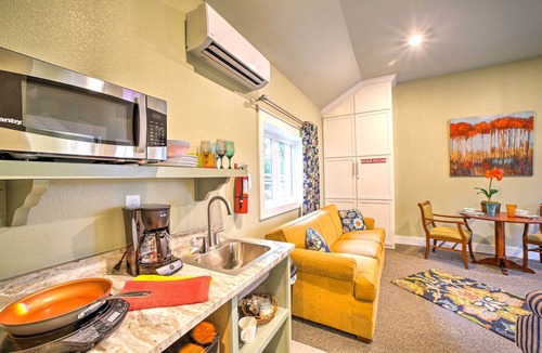 Downtown Branson Cottage | Steps to Branson Landing: Cozy Downtown Cottage!