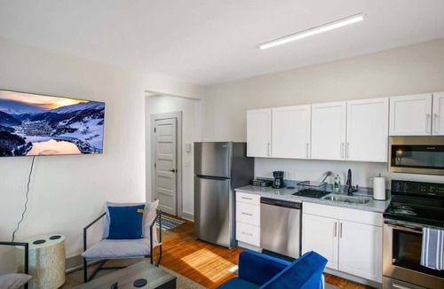 Hough House | Steps to Cleveland Clinic - Sleeps 3