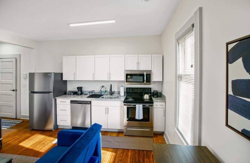 Hough House | Steps to Cleveland Clinic - Sleeps 3