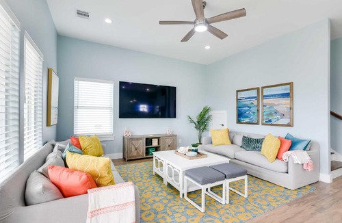 Acapulco Village House | Steps to Coast! Beach Home w/2 Decks in Galveston