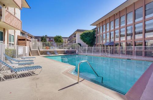 Park Estates Apartment | Steps to CSULB Cozy Condo with Pool Access!
