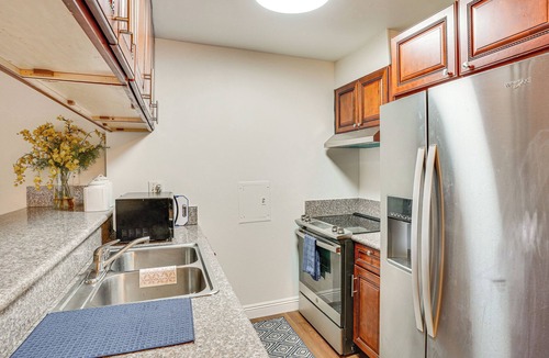 Park Estates Condo | Steps to CSULB: Cozy Condo w/Pool Access!