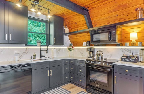 Celina Cabin | Steps to Dale Hollow Lake! Cozy A-Frame Cabin