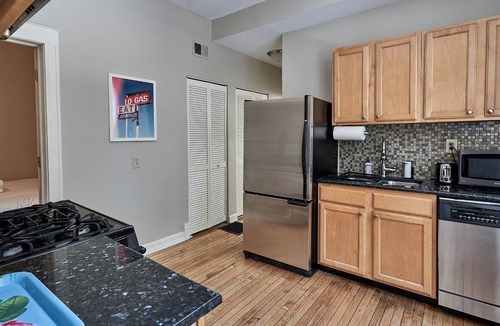Wrightwood Neighbors Apartment | Steps to DePaul Campus | Walkup + W&D | Zencity