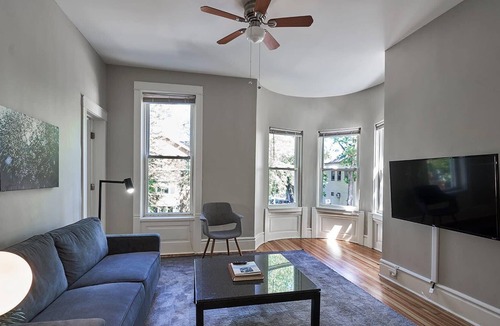Wrightwood Neighbors Apartment | Steps to DePaul Campus | Walkup + W&D | Zencity