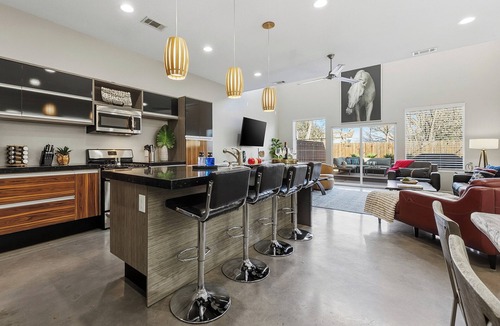 Fort Worth Cultural District House | Steps to Dickies Arena | Lux Home | Garage Parking