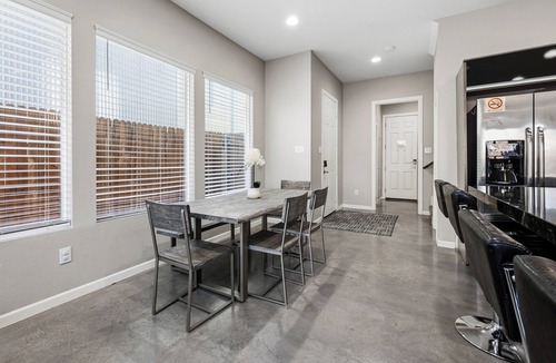 Fort Worth Cultural District House | Steps to Dickies Arena | Lux Home | Garage Parking