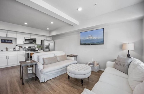 Eastside Condo | Steps to Dome Breathtaking views + parking + AC!