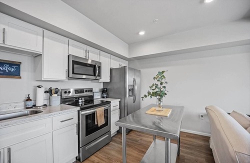 Eastside Condo | Steps to Dome Breathtaking views + parking + AC!