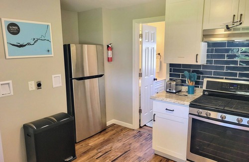Ottawa House | Steps to downtown, Pet friendly, by Starved Rock!