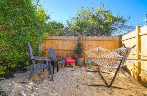 West Hyannisport House | Steps to Eats and Craigville Beach! Cape Cod Cottage