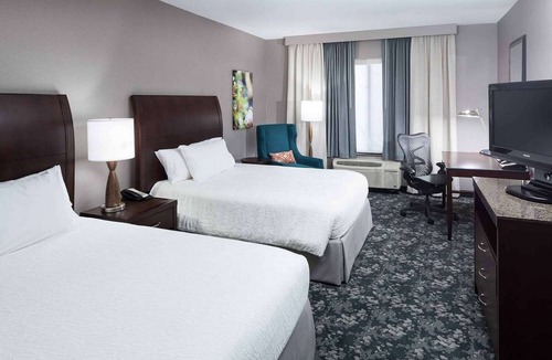 Novi Hotel | Steps to Fountain Walk + On-site Dining. Pool. Gym