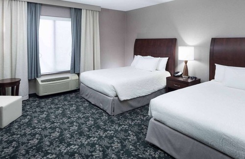 Novi Hotel | Steps to Fountain Walk + On-site Dining. Pool. Gym