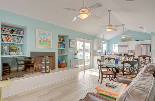 Galveston House | Steps to Galveston Beach: Dog-Friendly Gem w/Yard