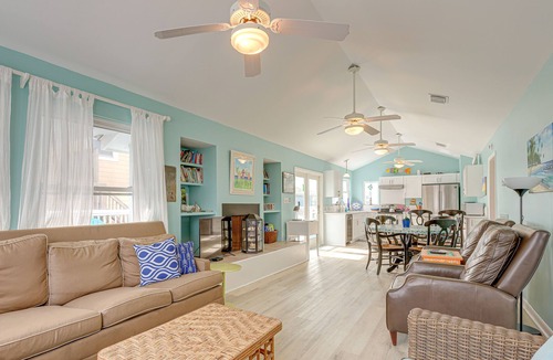 Galveston House | Steps to Galveston Beach: Dog-Friendly Gem w/Yard