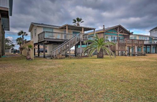 Gulf Palms House | Steps to Gulf! Pet-Friendly Galveston Getaway
