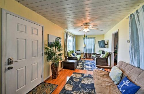 Gulf Palms House | Steps to Gulf! Pet-Friendly Galveston Getaway