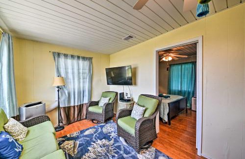 Gulf Palms House | Steps to Gulf! Pet-Friendly Galveston Getaway