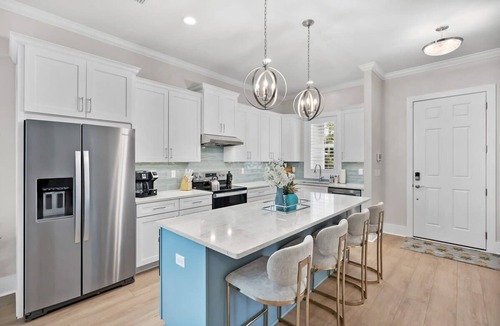 Downtown Historic District House | Steps to Ice Plant Downtown, Fire Pit, Parking!