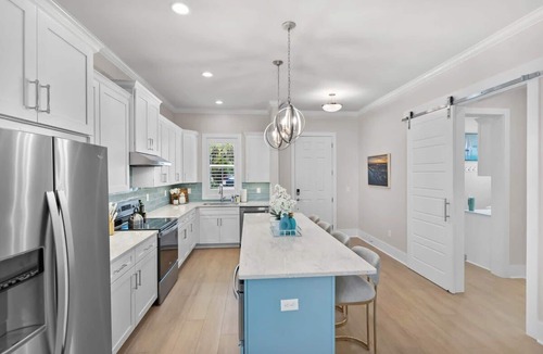 Downtown Historic District House | Steps to Ice Plant Downtown, Fire Pit, Parking!