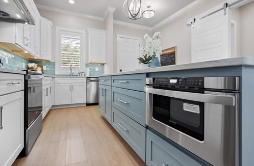 Downtown Historic District House | Steps to Ice Plant Downtown, Fire Pit, Parking!