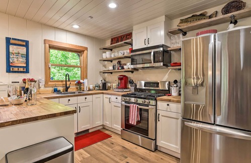 Cedar Glen Cottage | Steps to Lake: Cabin w/Deck in Lake Arrowhead
