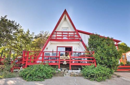 Granbury House | Steps to Lake! Charming Cabin Pool Access and Decks