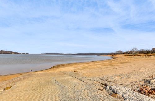 Longtown House | Steps to Lake Eufaula: Family Home w/Deck & Yard