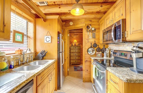 Okeechobee Cabin | Steps to Lake Okeechobee: Cabin w/Pool Access!