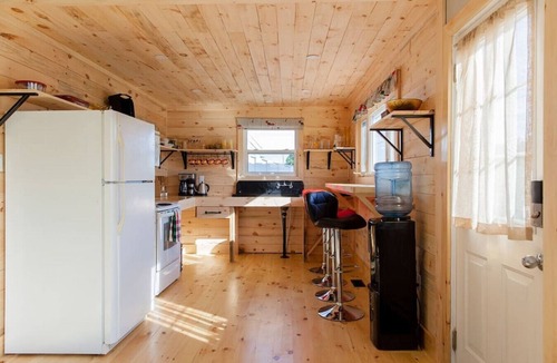 Prince Edward House | Steps to Lake on the Mountain, 10Minutes to Picton