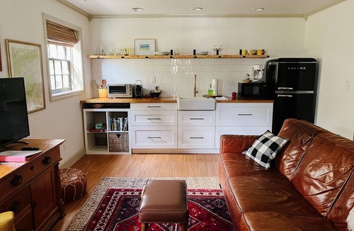 Miller Southside Apartment | Steps to Lane And VT Campus Cozy 2 bed/2 bath Blacksburg Apartment