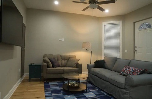 Rush and Division Apartment | *Steps to Mag Mile, 2 BD , fast Wi-Fi, W&D