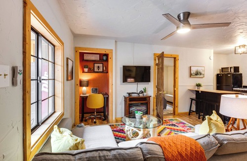 Red River Apartment | Steps to Main Street! Cozy Red River Getaway