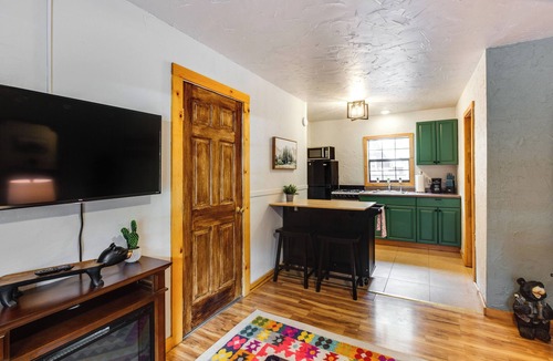 Red River Apartment | Steps to Main Street! Cozy Red River Getaway