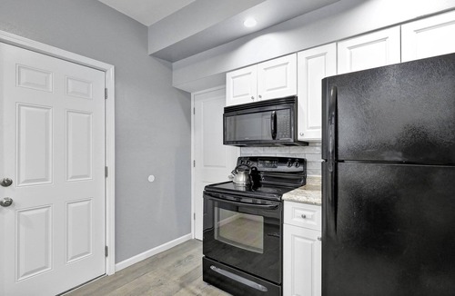 Lansing House | Steps to MSU Quick Hwy Access Guests Rave: Clean + Functional