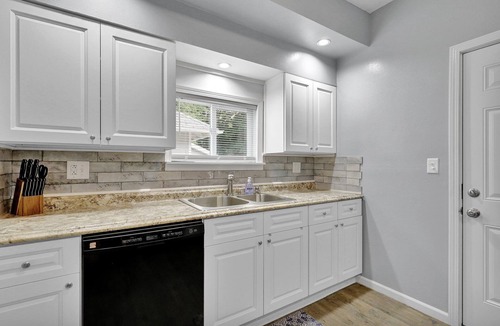 Lansing House | Steps to MSU Quick Hwy Access Guests Rave: Clean + Functional