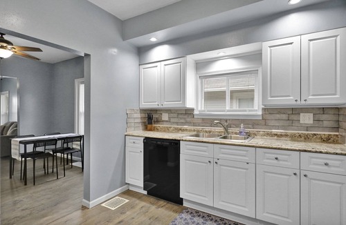 Lansing House | Steps to MSU Quick Hwy Access Guests Rave: Clean + Functional