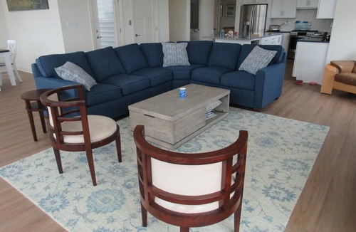 Harvey Cedars House | STEPS TO OCEAN 6 Bedroom House w/elevator