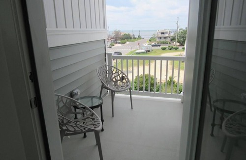 Harvey Cedars House | STEPS TO OCEAN 6 Bedroom House w/elevator