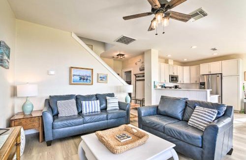 Red Fish Cove House | Steps to Ocean! Breezy Galveston House w/2 Decks
