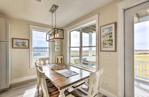 Red Fish Cove House | Steps to Ocean! Breezy Galveston House w/2 Decks