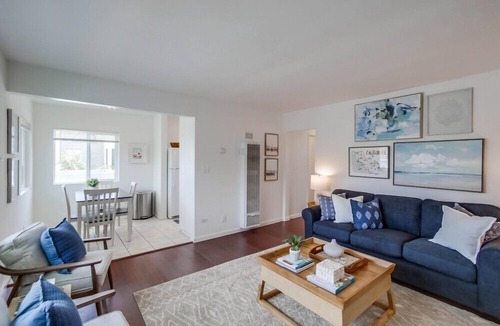 South Mission Beach Condo | Steps to Ocean + Bright Top Level Unit + Sun Deck